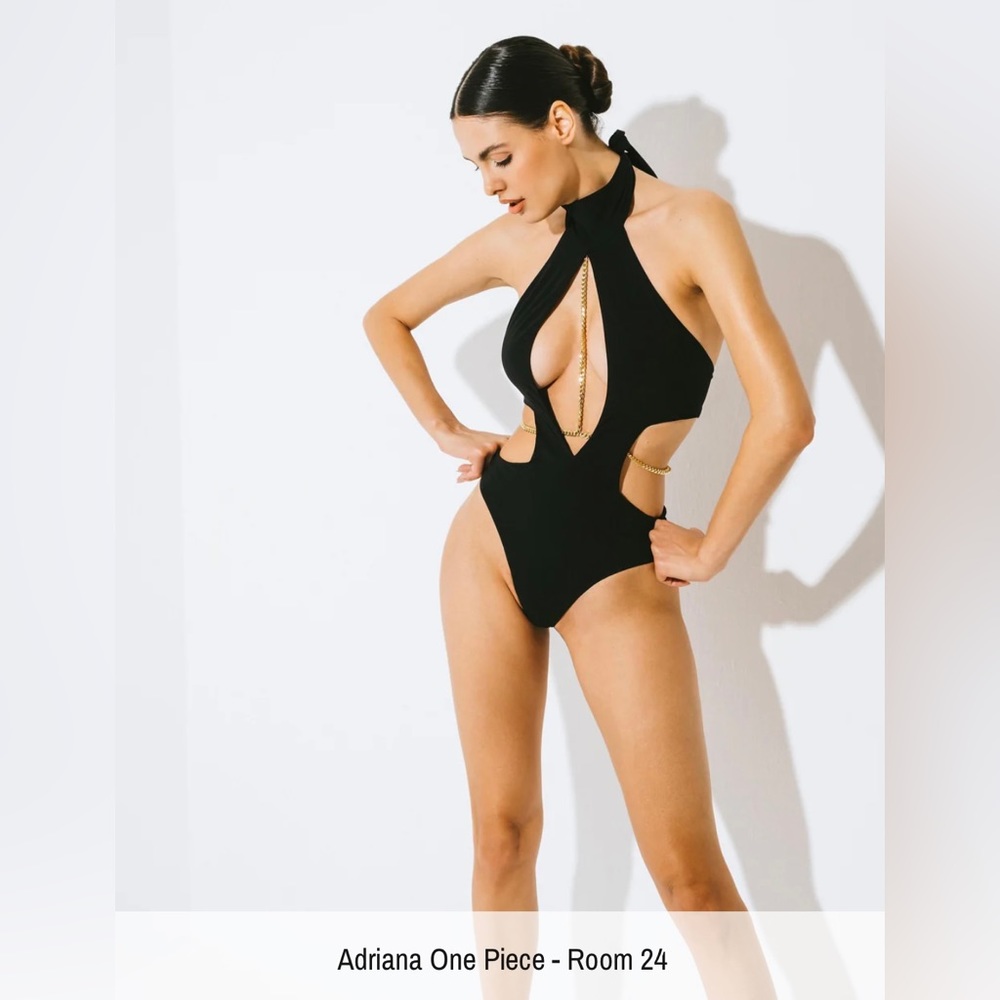 NWT Room 24 Adriana one piece bathing suit size L.